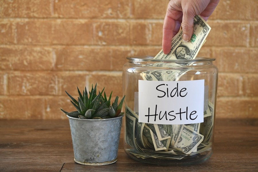 a jar of extra income while working full-time labeled 'side hustle'